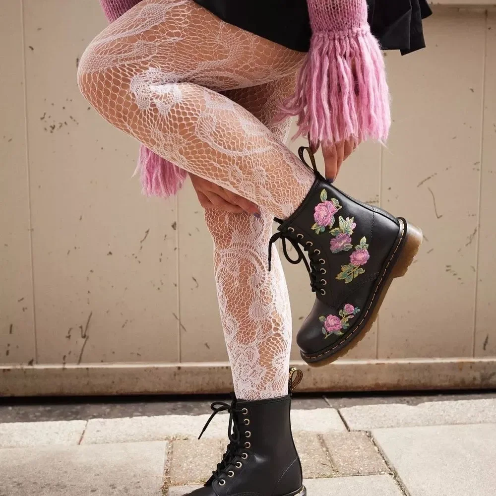 Dr. Martens NWOT Vonda 1460 8-Eye Embroidered Floral Boots Sz‎ US 5